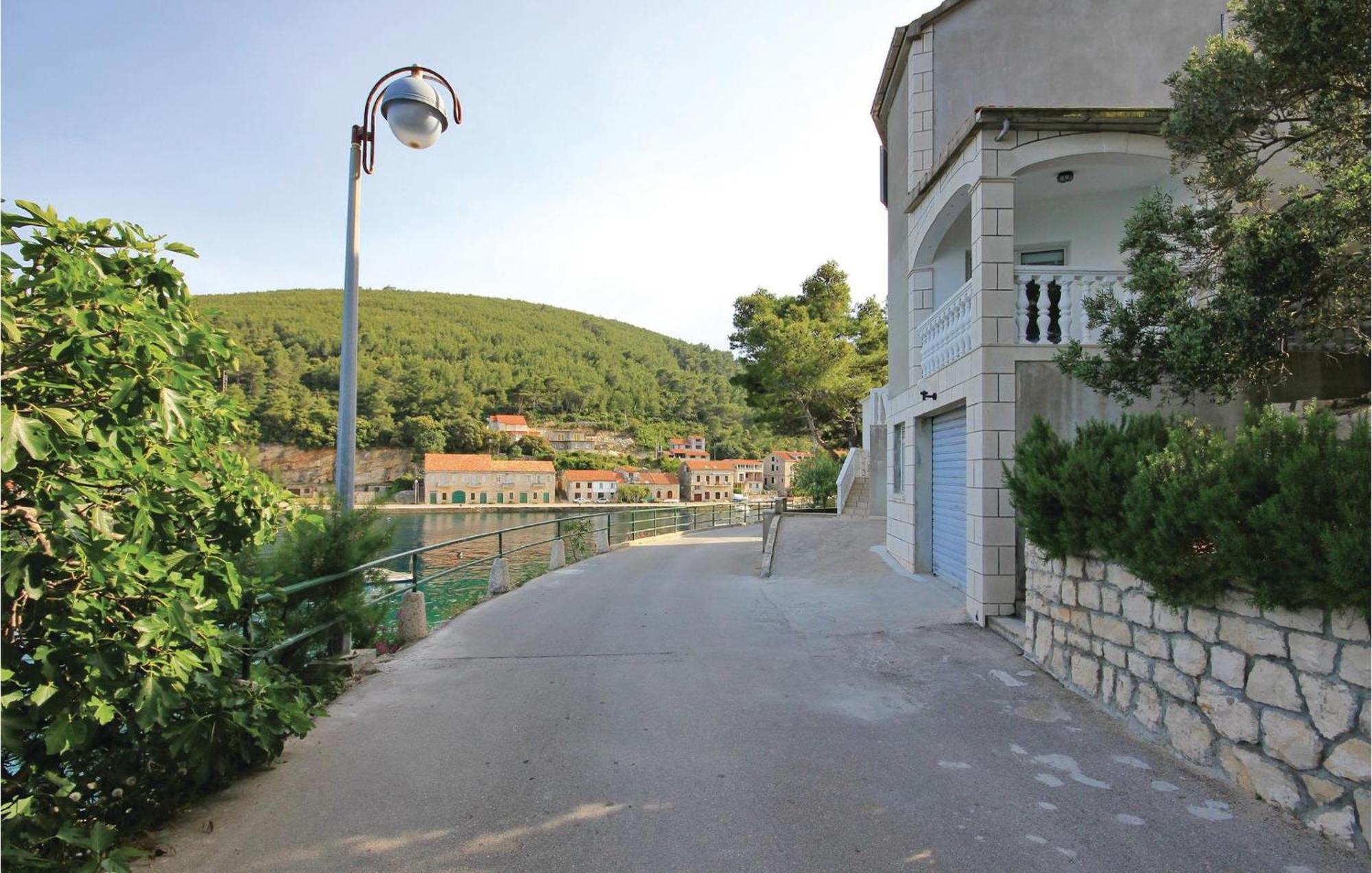Cozy Apartment In Prigradica With House Sea View Dış mekan fotoğraf