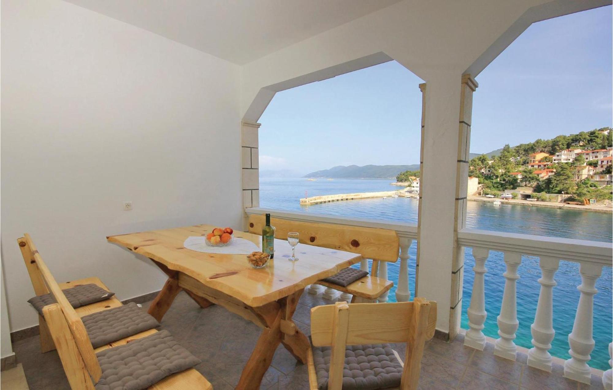 Cozy Apartment In Prigradica With House Sea View Dış mekan fotoğraf