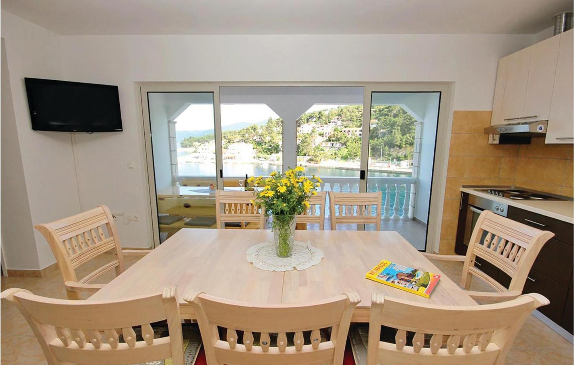Cozy Apartment In Prigradica With House Sea View Dış mekan fotoğraf