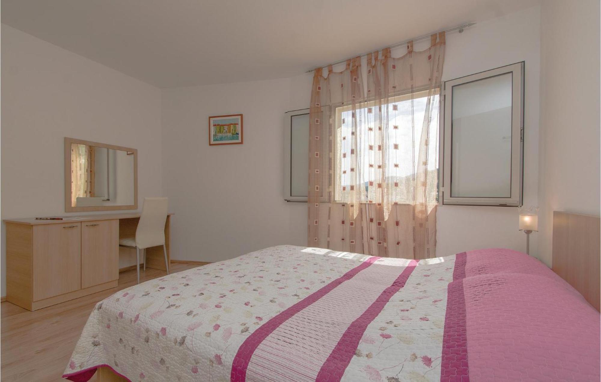 Cozy Apartment In Prigradica With House Sea View Dış mekan fotoğraf