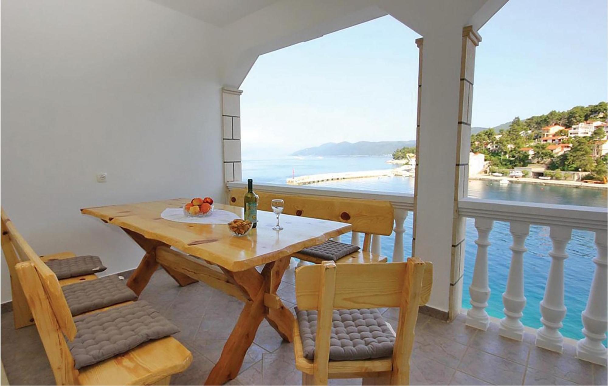 Cozy Apartment In Prigradica With House Sea View Dış mekan fotoğraf