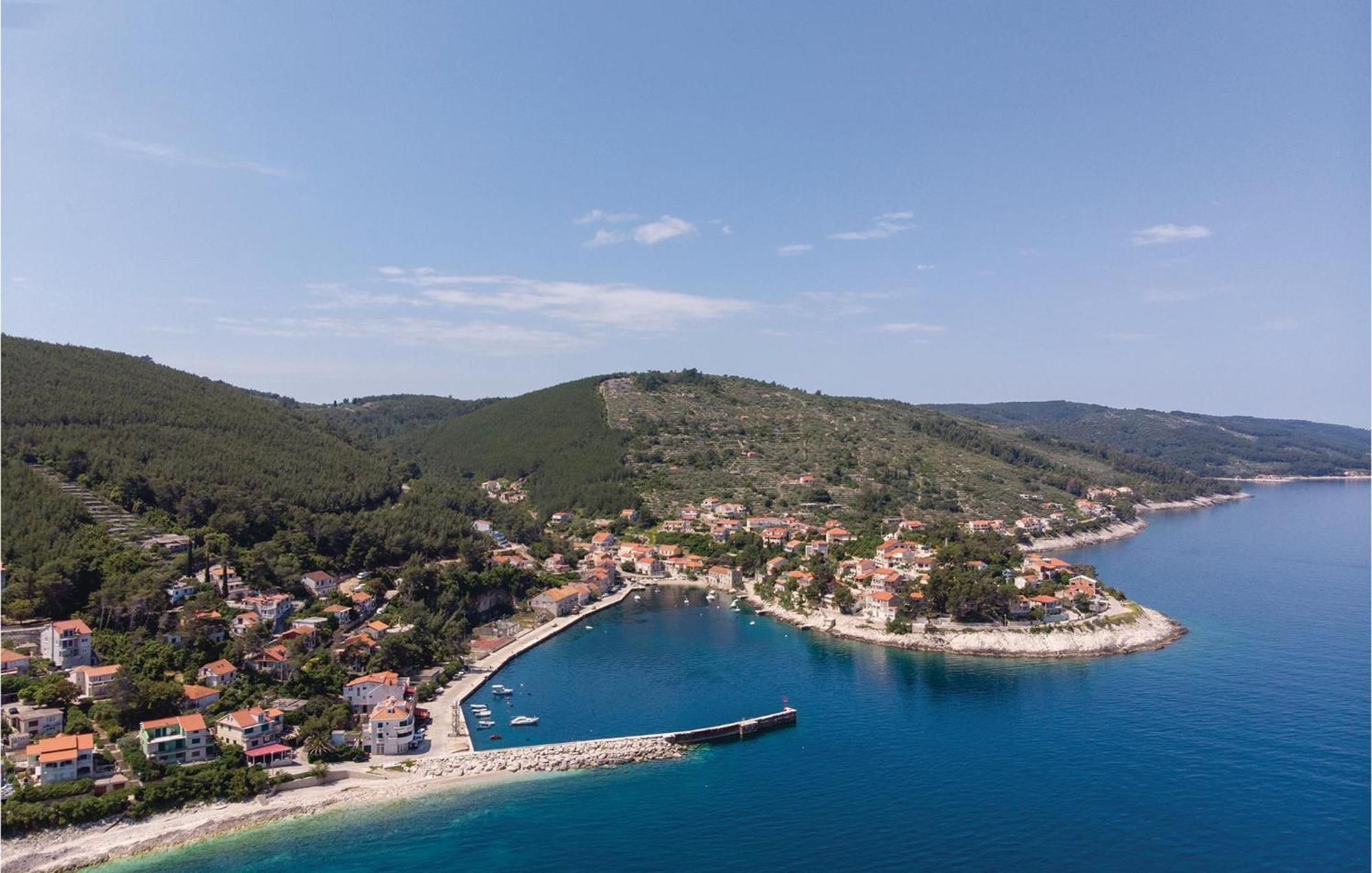 Cozy Apartment In Prigradica With House Sea View Dış mekan fotoğraf
