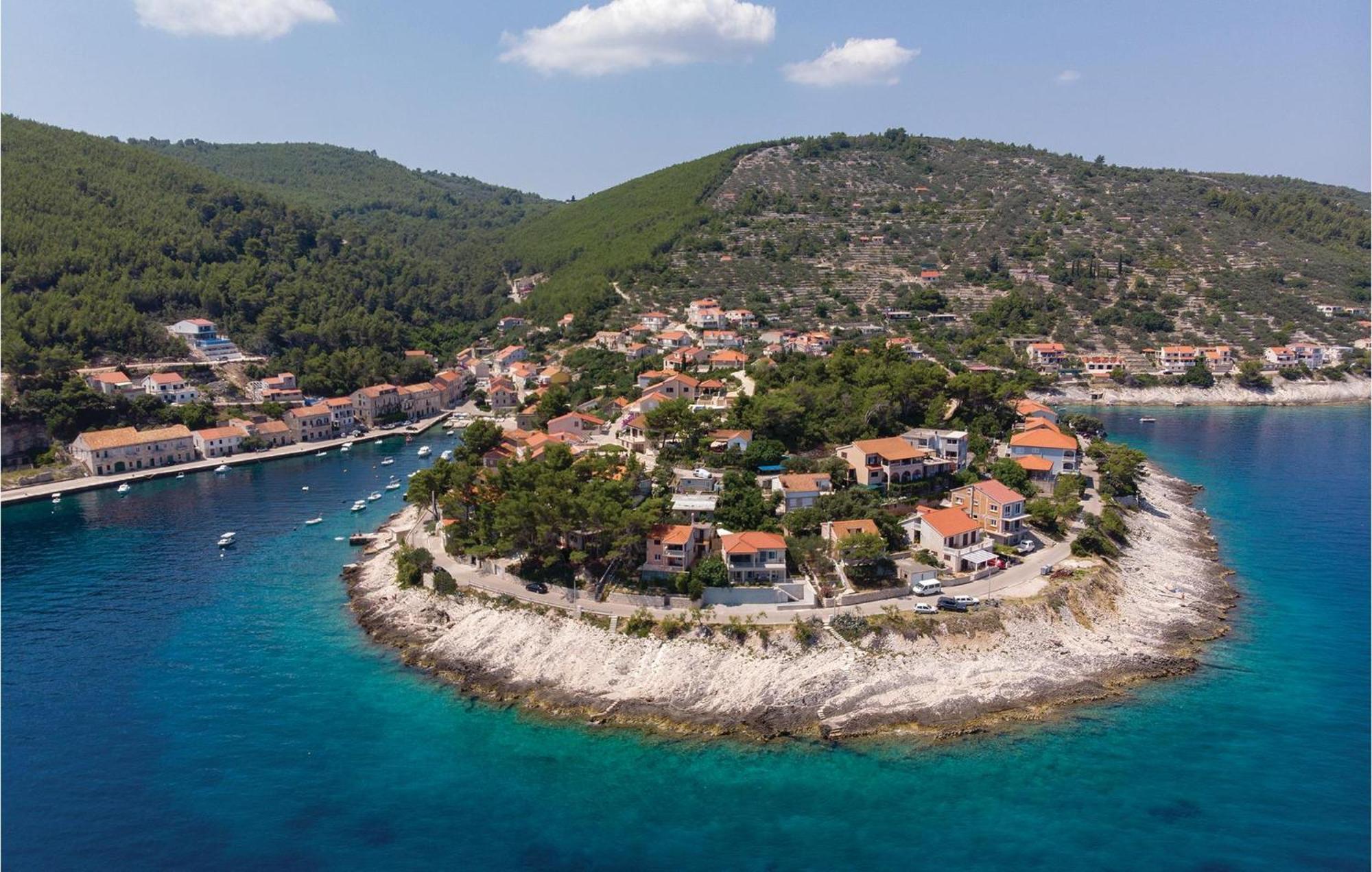 Cozy Apartment In Prigradica With House Sea View Dış mekan fotoğraf