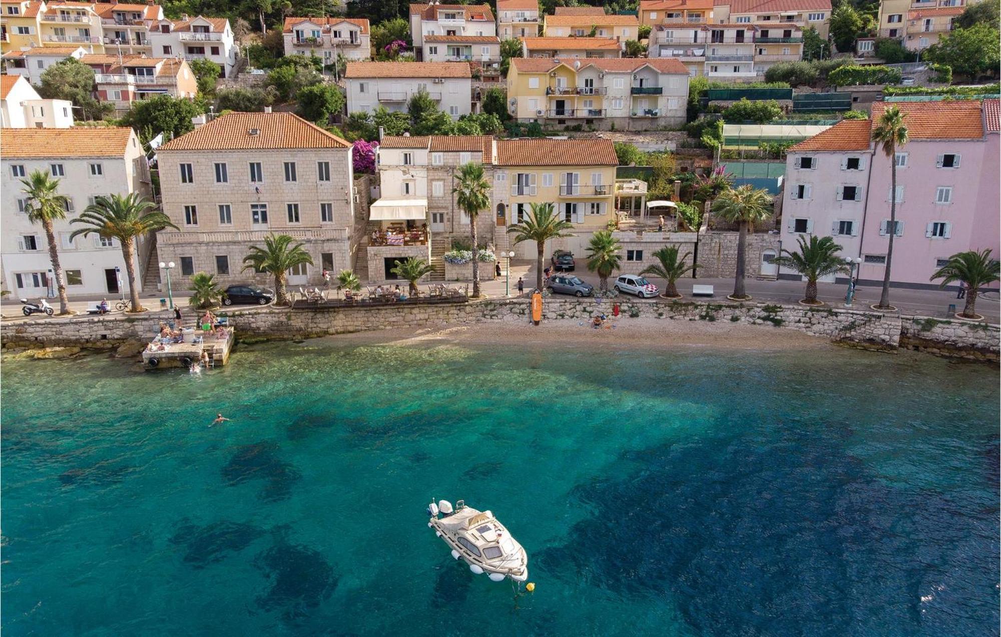 Cozy Apartment In Prigradica With House Sea View Dış mekan fotoğraf